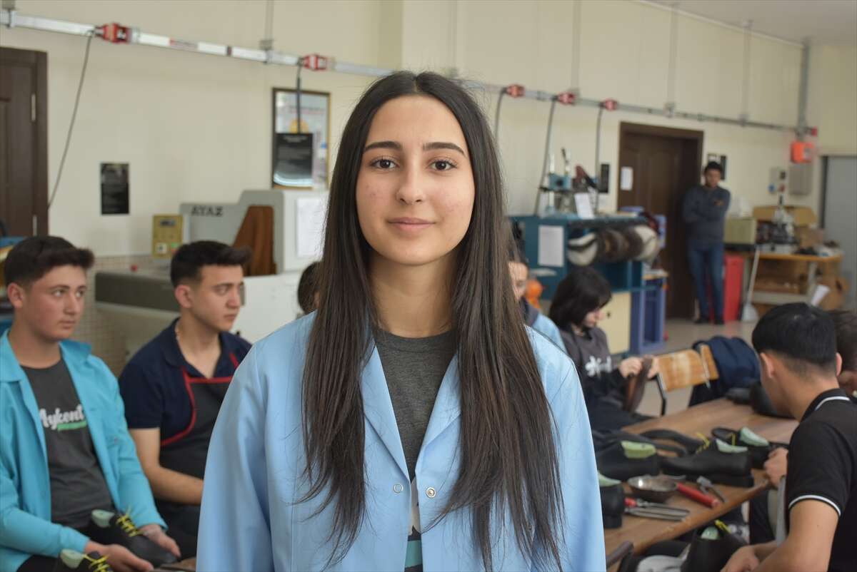 Geleceğin ayakkabı tasarımcılarını Konya yetiştiriyor 8